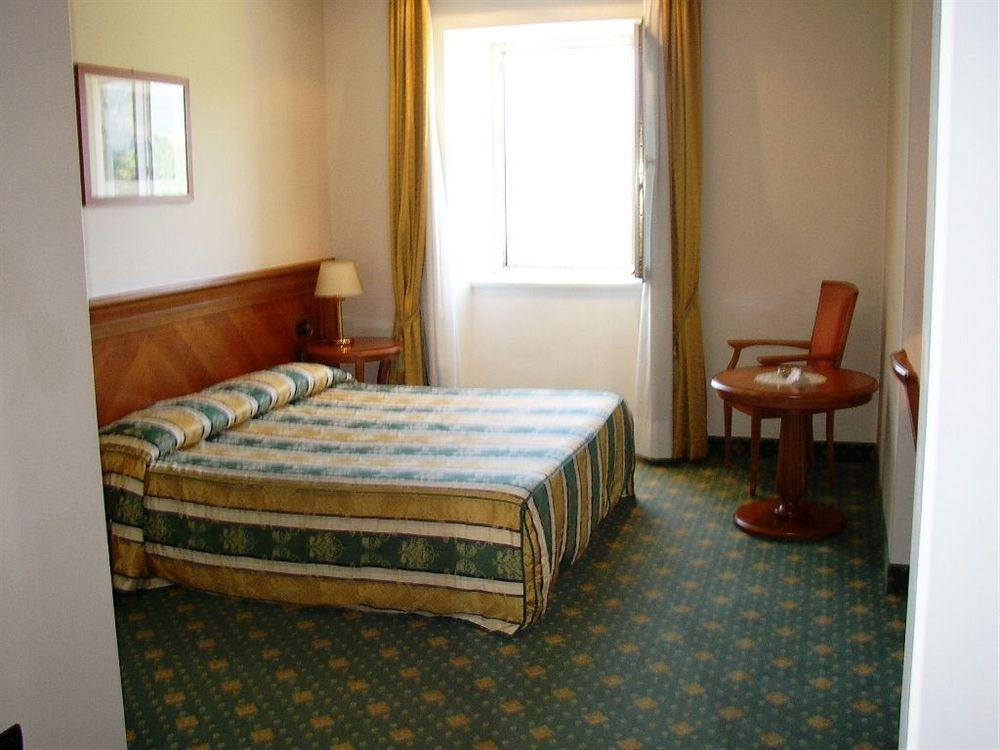Hotel Eden ليفيكو ترمي المظهر الخارجي الصورة
