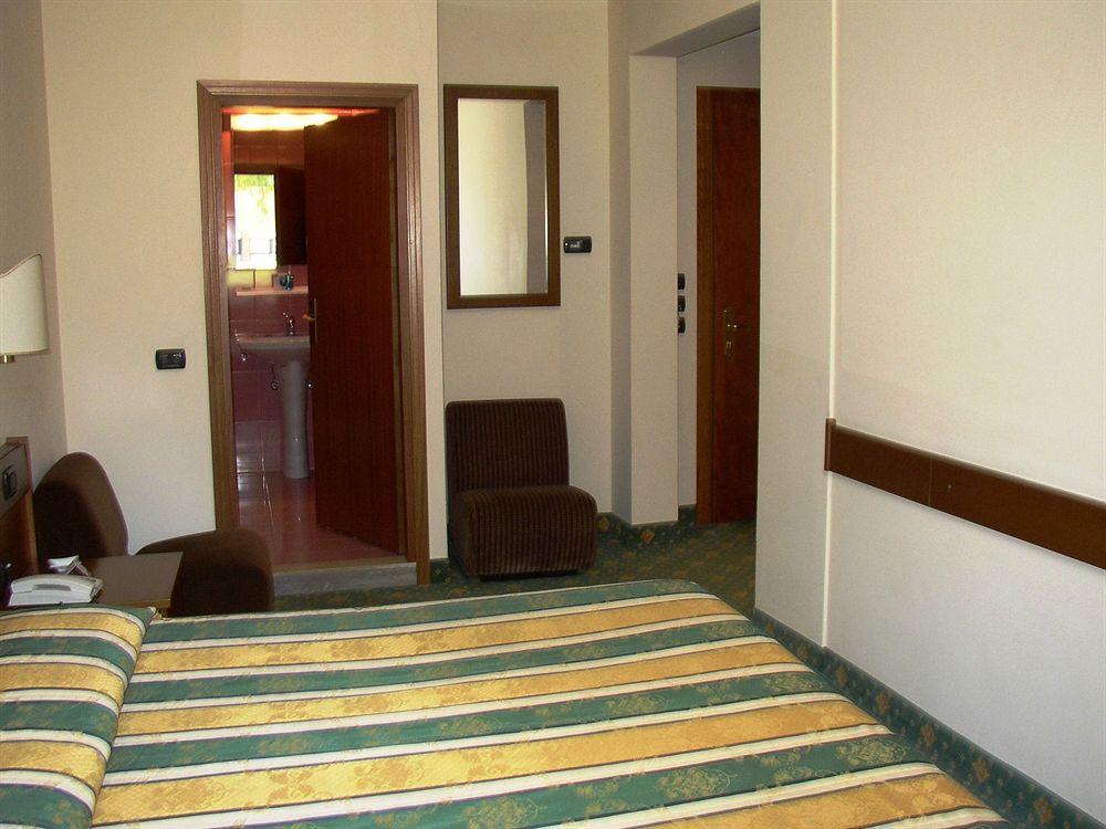 Hotel Eden ليفيكو ترمي المظهر الخارجي الصورة