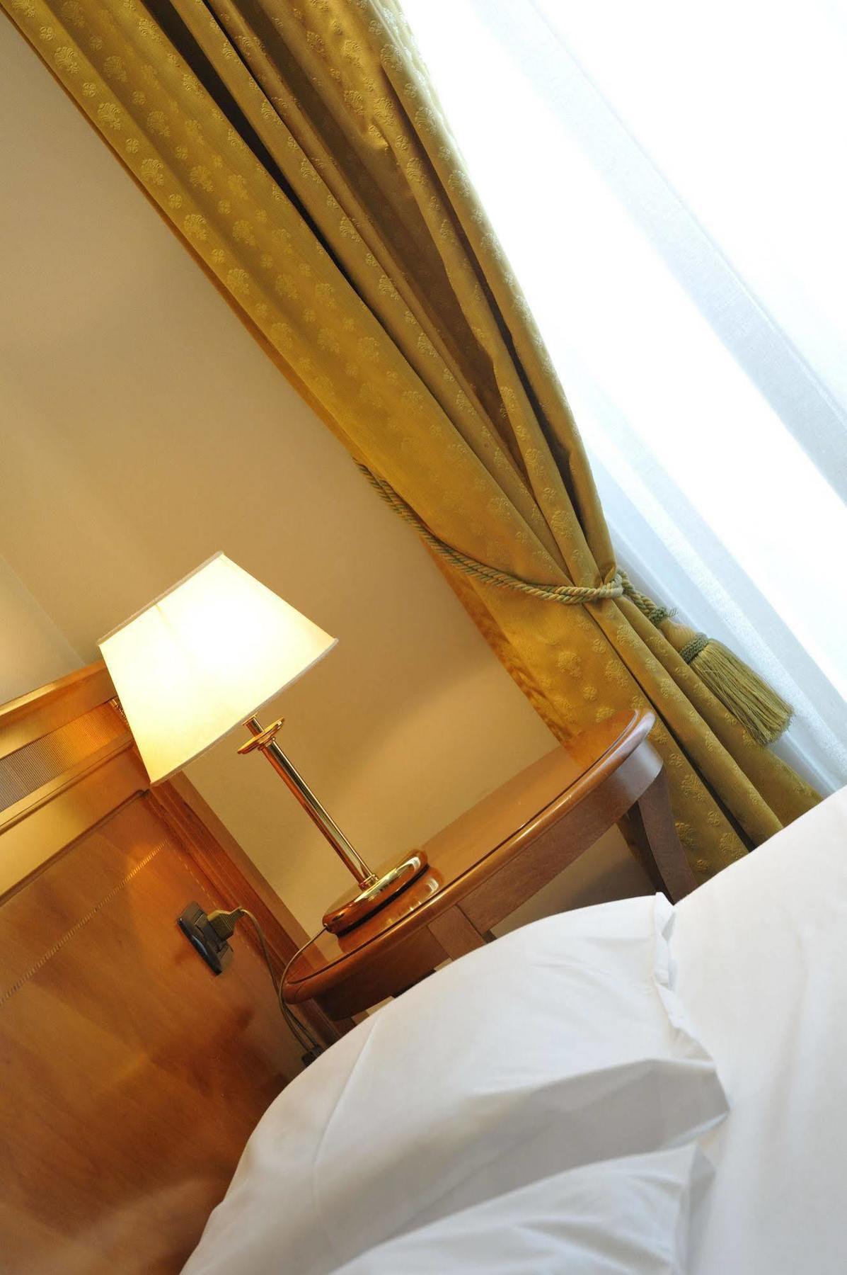 Hotel Eden ليفيكو ترمي المظهر الخارجي الصورة