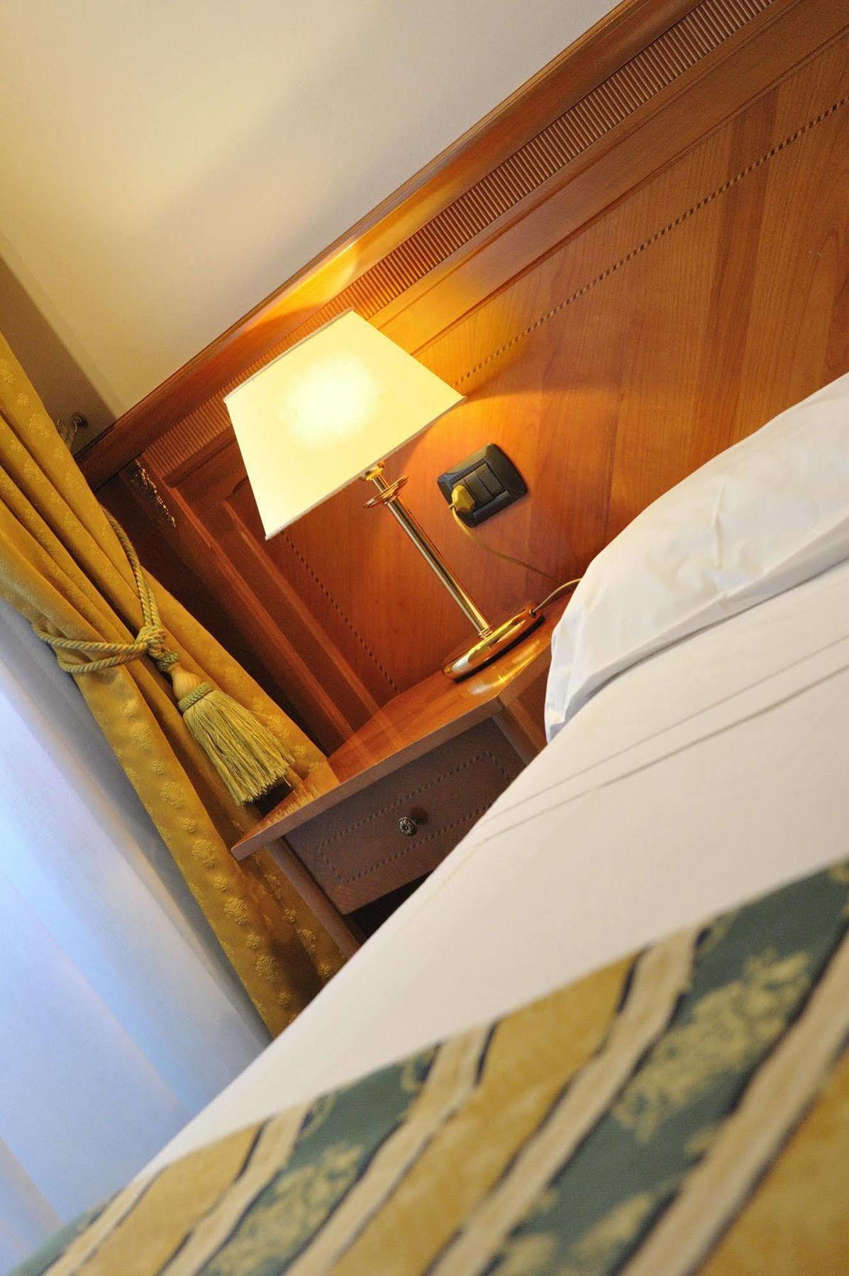 Hotel Eden ليفيكو ترمي المظهر الخارجي الصورة